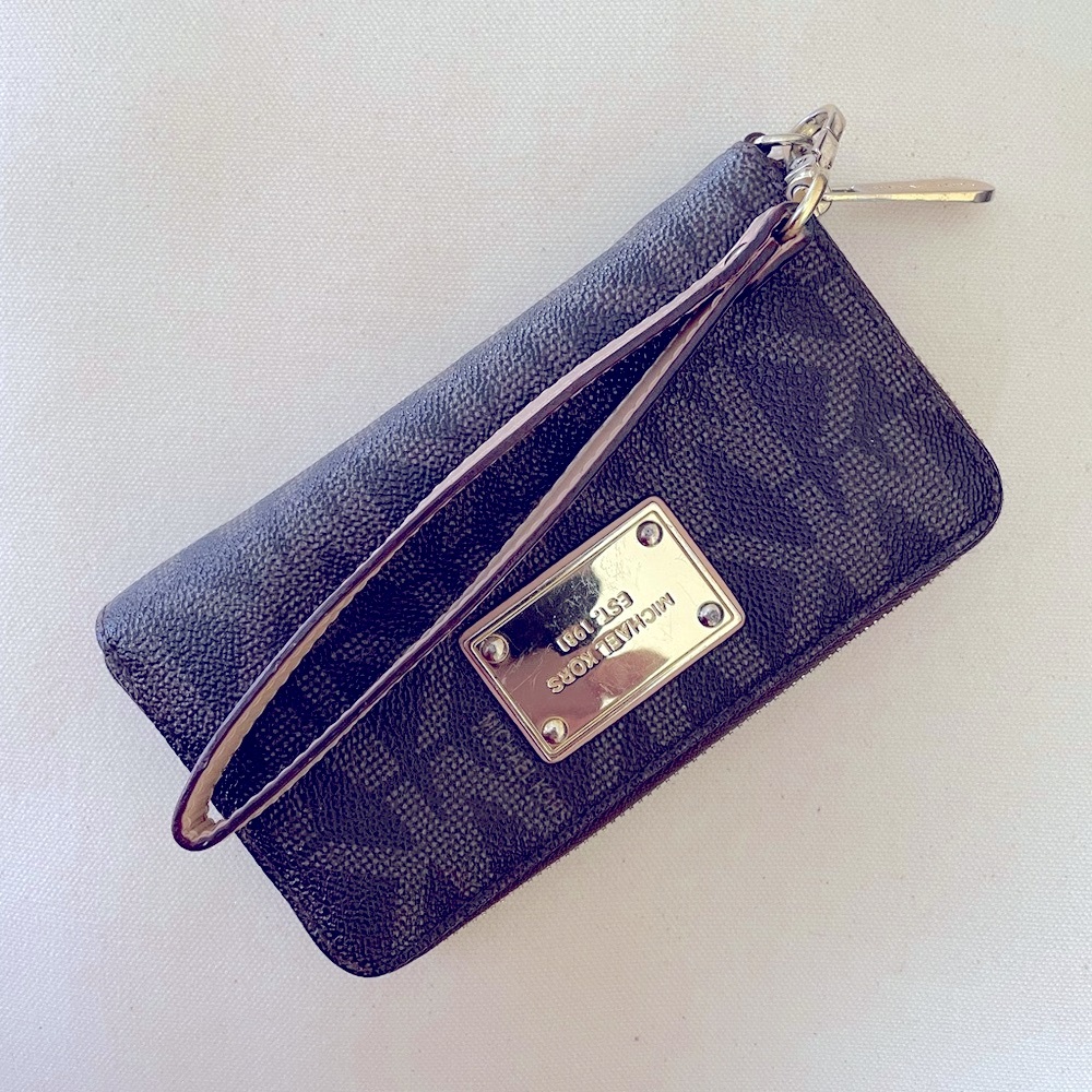 Michael Kors 1980 Jet Set Item Tech Continental Logo Wristlet Wallet
